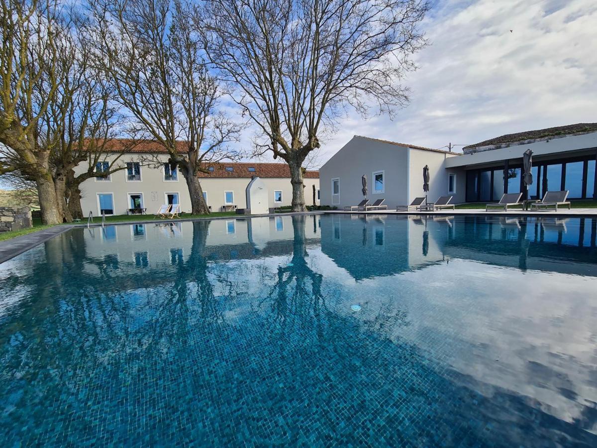 Sensi Azores Nature And Spa Ginetes Exteriér fotografie The swimming pool at the Château de Launay