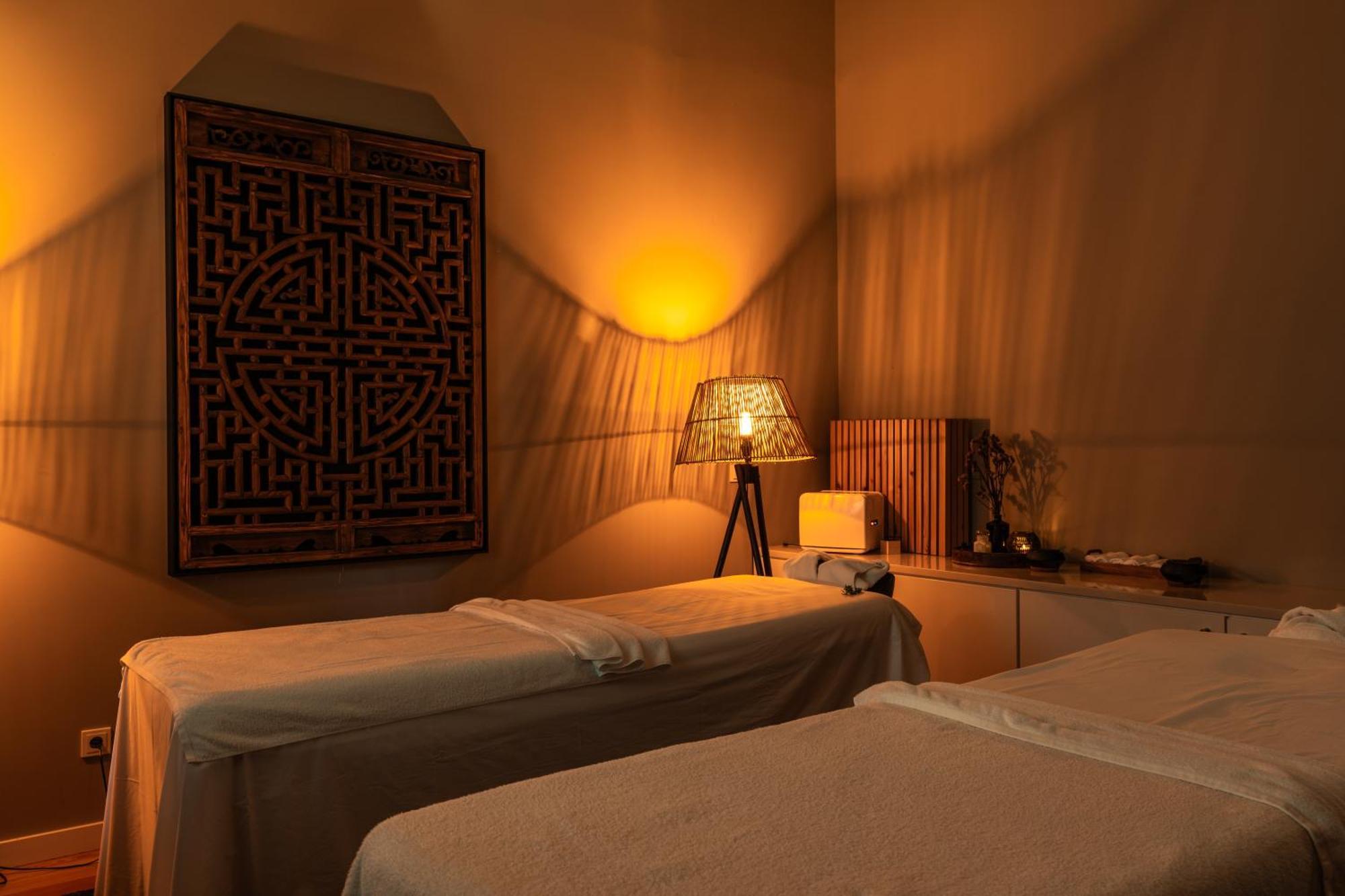 Sensi Azores Nature And Spa Ginetes Exteriér fotografie A treatment room at the Four Seasons Spa
